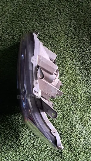 Toyota Porte Headlights
