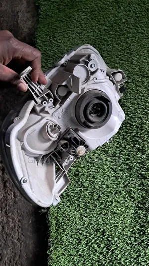 Toyota Porte Headlights