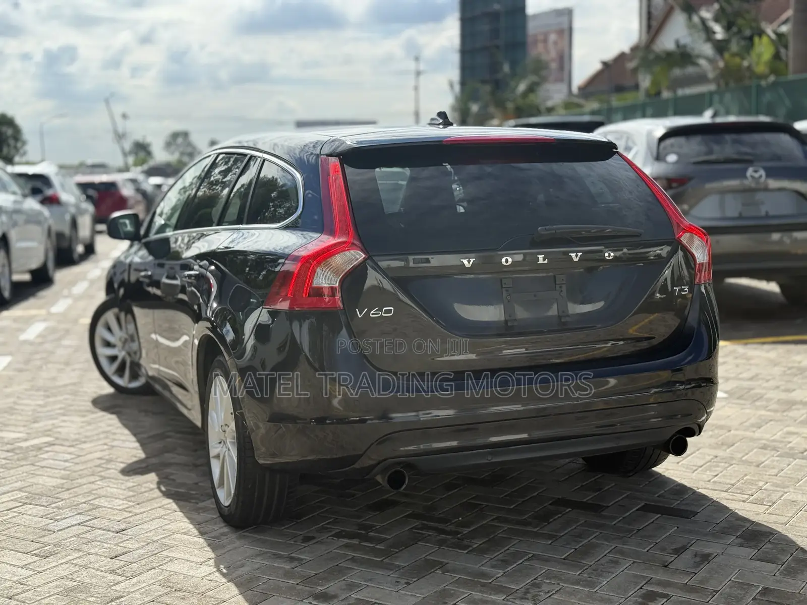 Volvo V60 T5 Platinum FWD 2017 Black