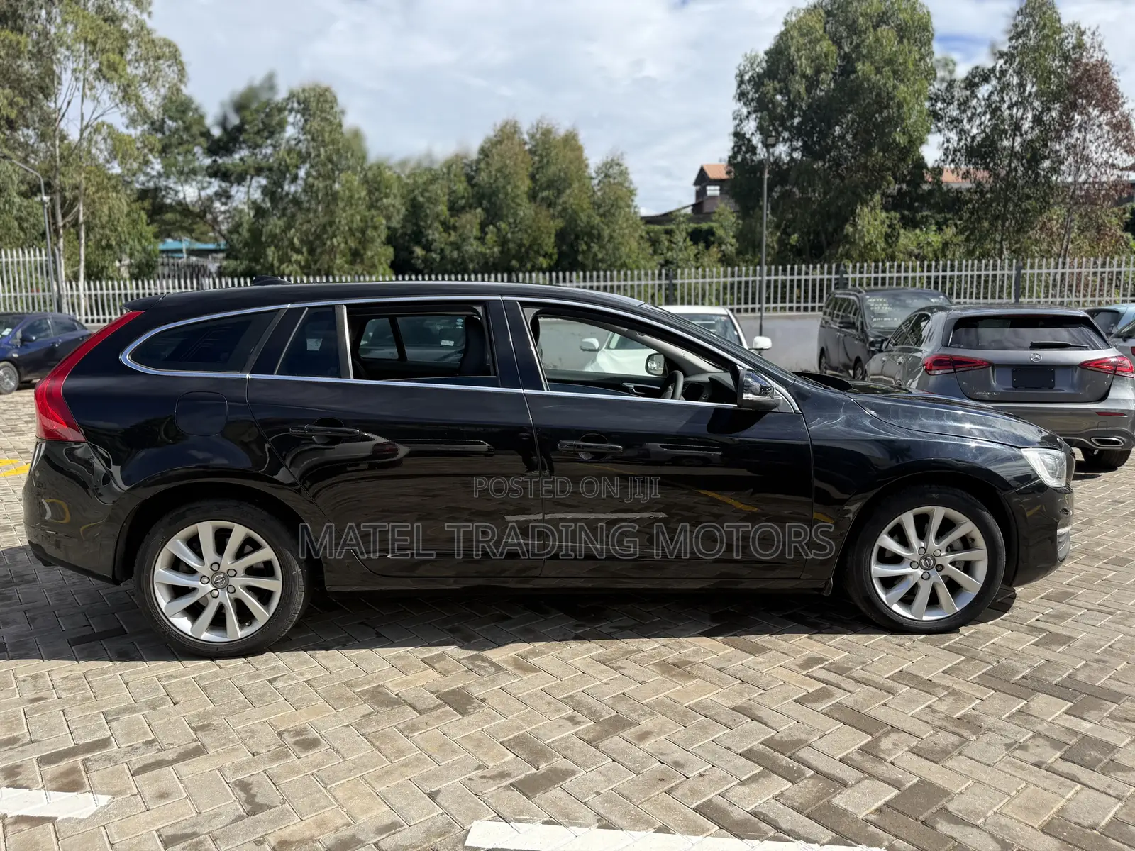Volvo V60 T5 Platinum FWD 2017 Black