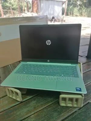 New Laptop HP 14S 8GB Intel Core Ultra 7 SSD 512GB