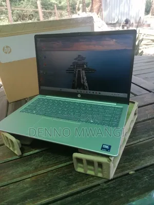 New Laptop HP 14S 8GB Intel Core Ultra 7 SSD 512GB