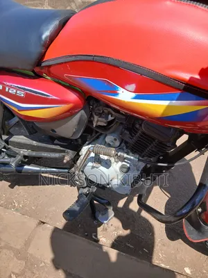 Bajaj Boxer 125 2024 Red