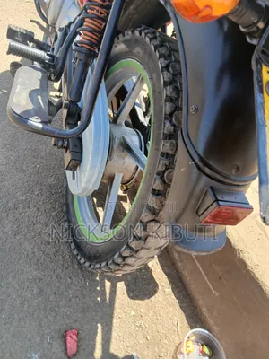 Bajaj Boxer 125 2024 Red
