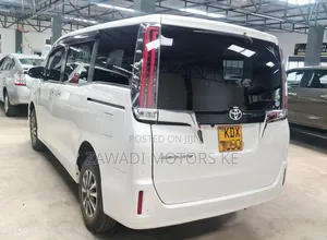 Toyota Esquire 2018 White