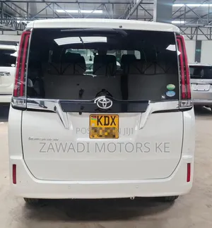 Toyota Esquire 2018 White