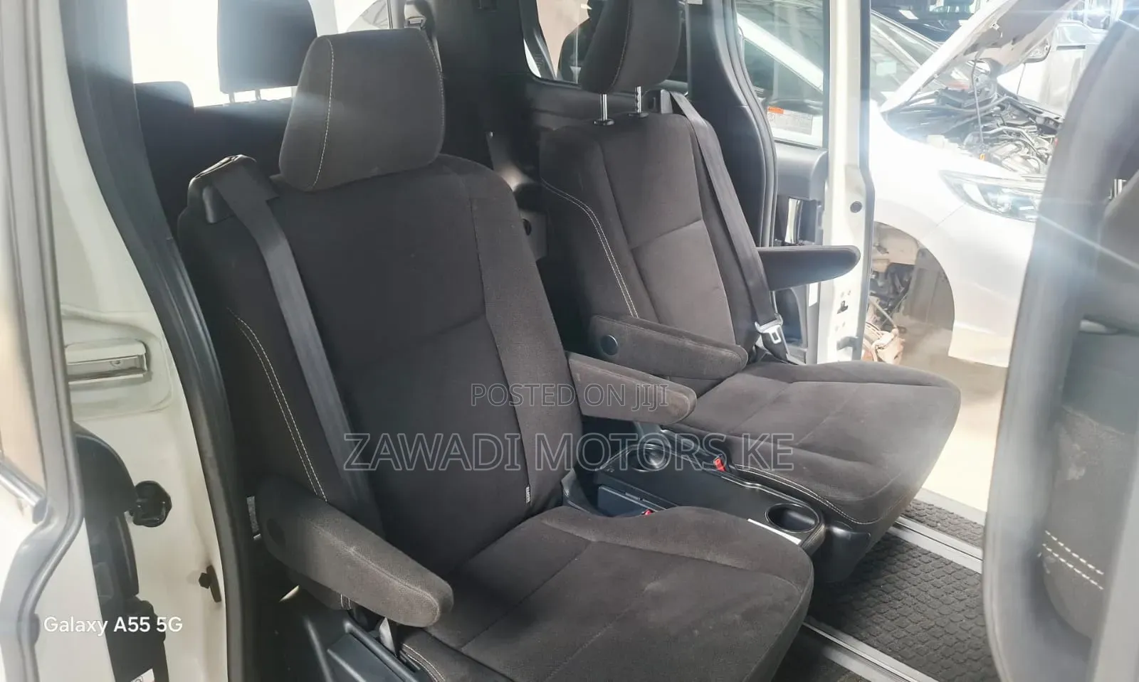 Toyota Esquire 2018 White