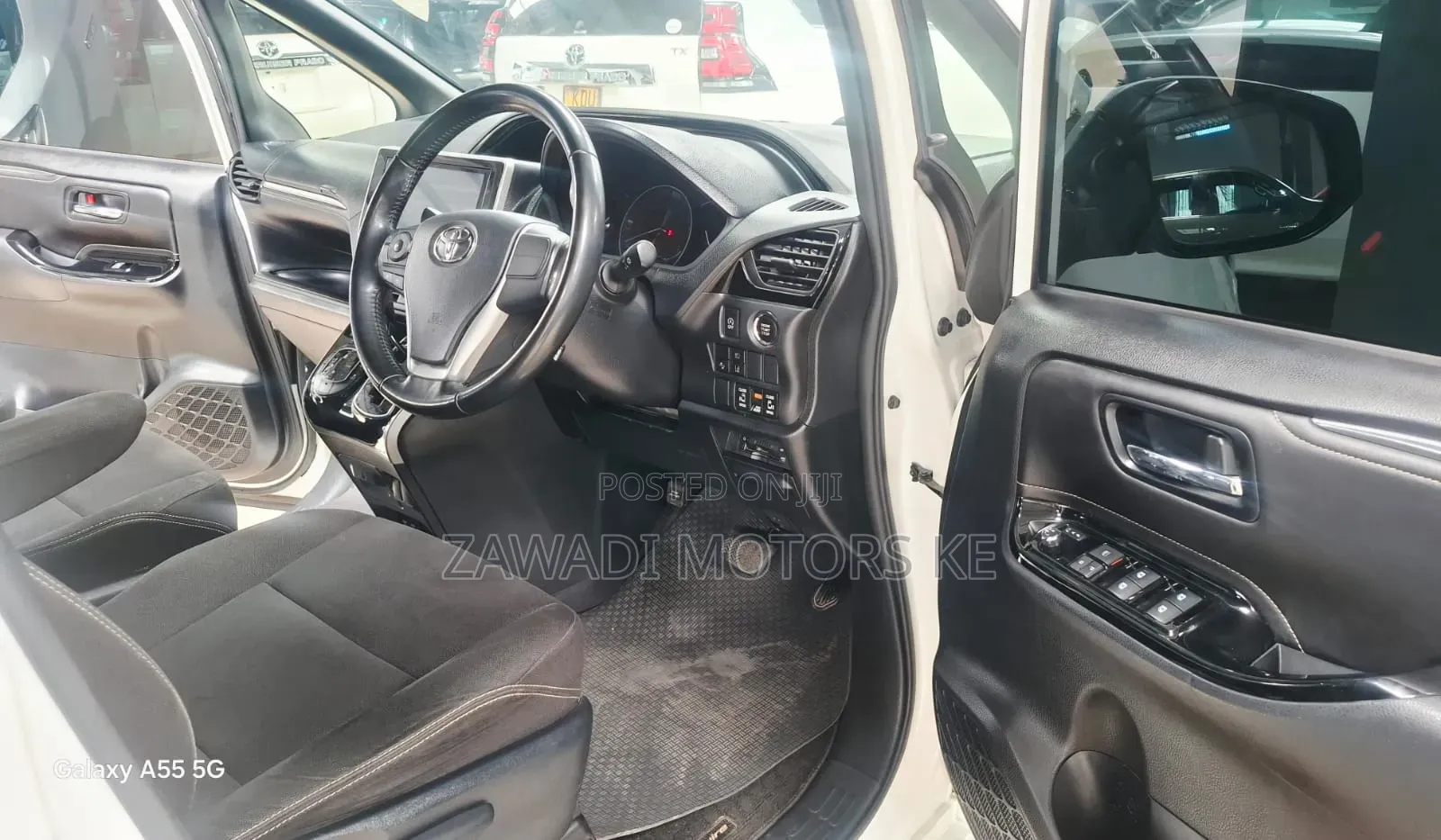 Toyota Esquire 2018 White