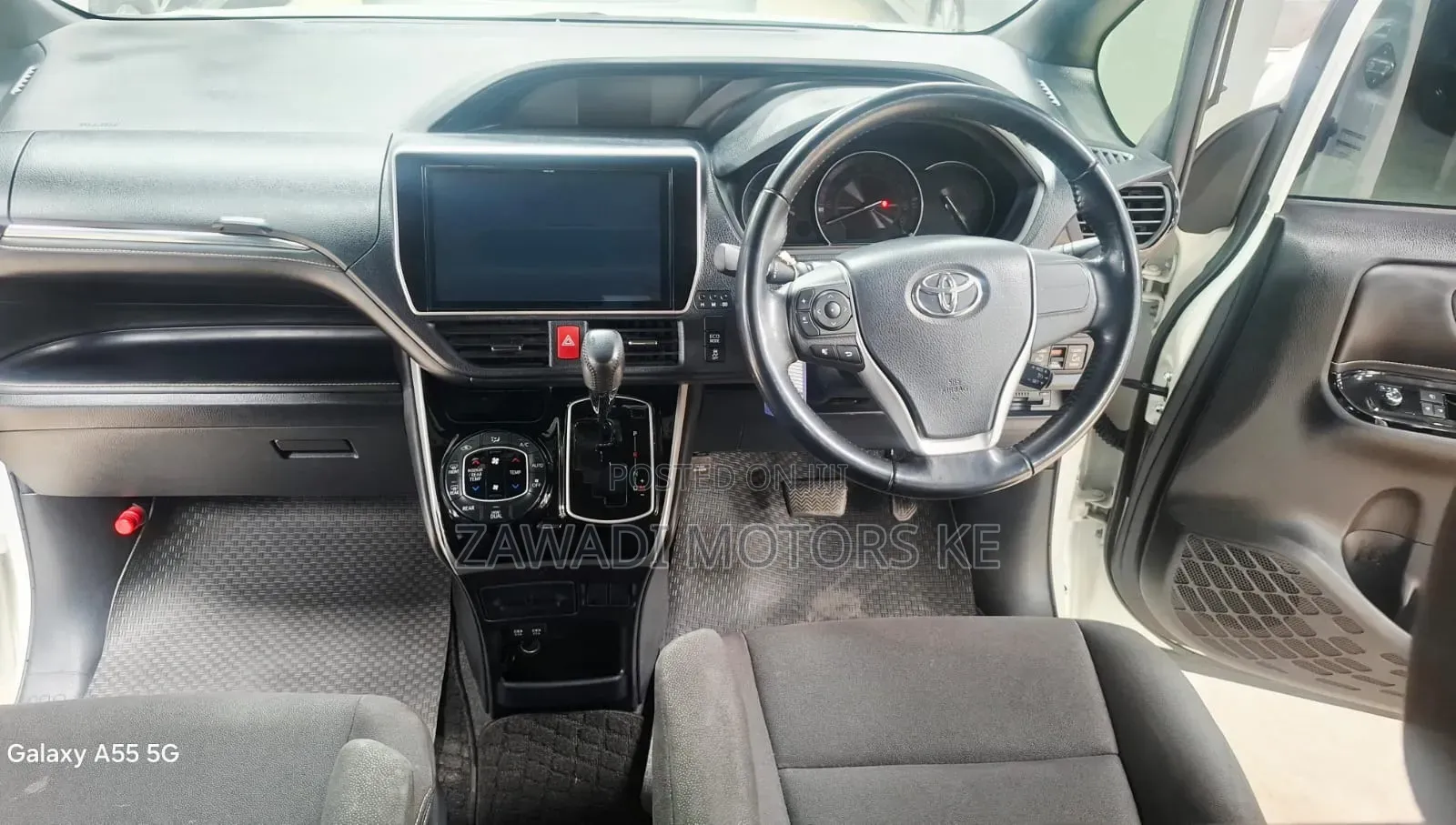 Toyota Esquire 2018 White