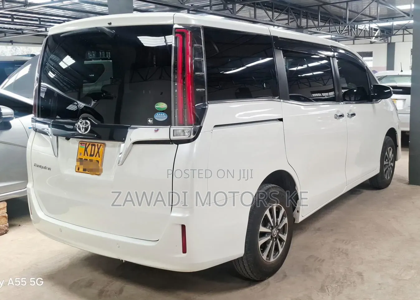 Toyota Esquire 2018 White