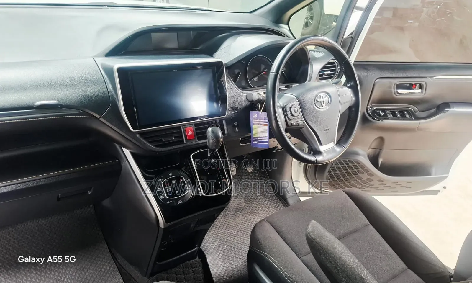 Toyota Esquire 2018 White