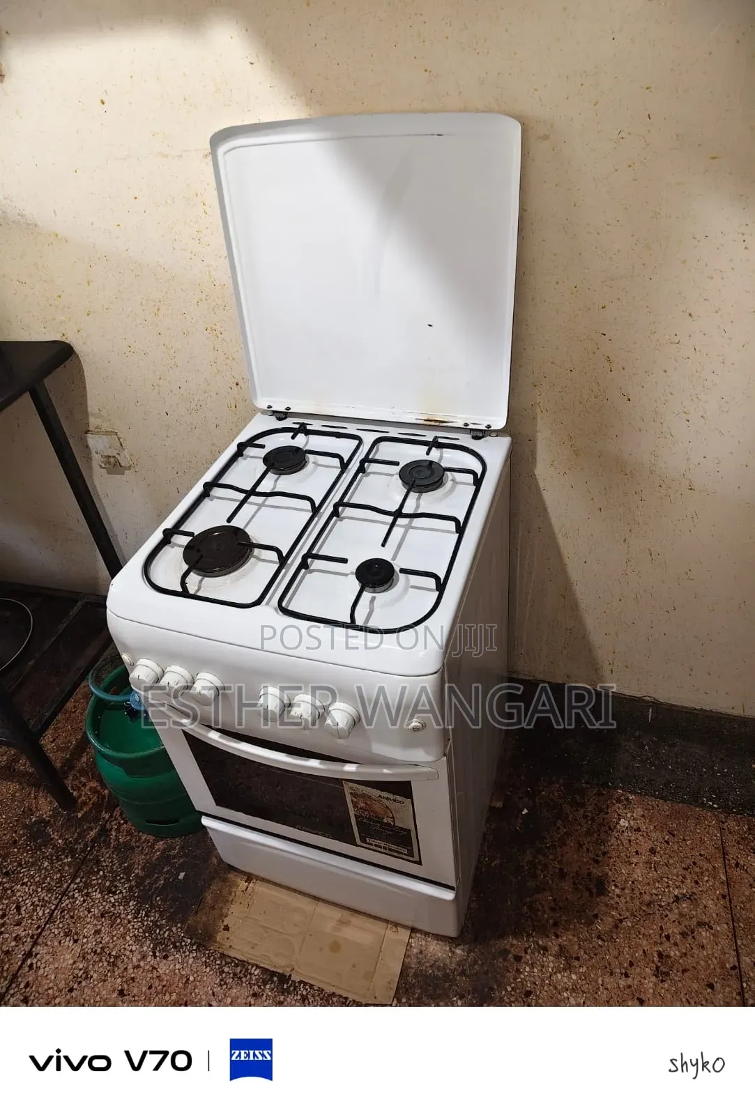 Second Hand 4 Banners White Cooker