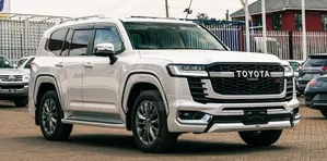 Toyota Land Cruiser LC300 2023 White