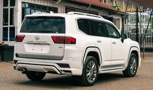 Toyota Land Cruiser LC300 2023 White