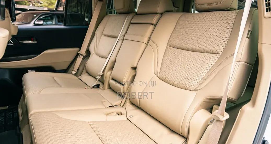 Toyota Land Cruiser LC300 2023 White