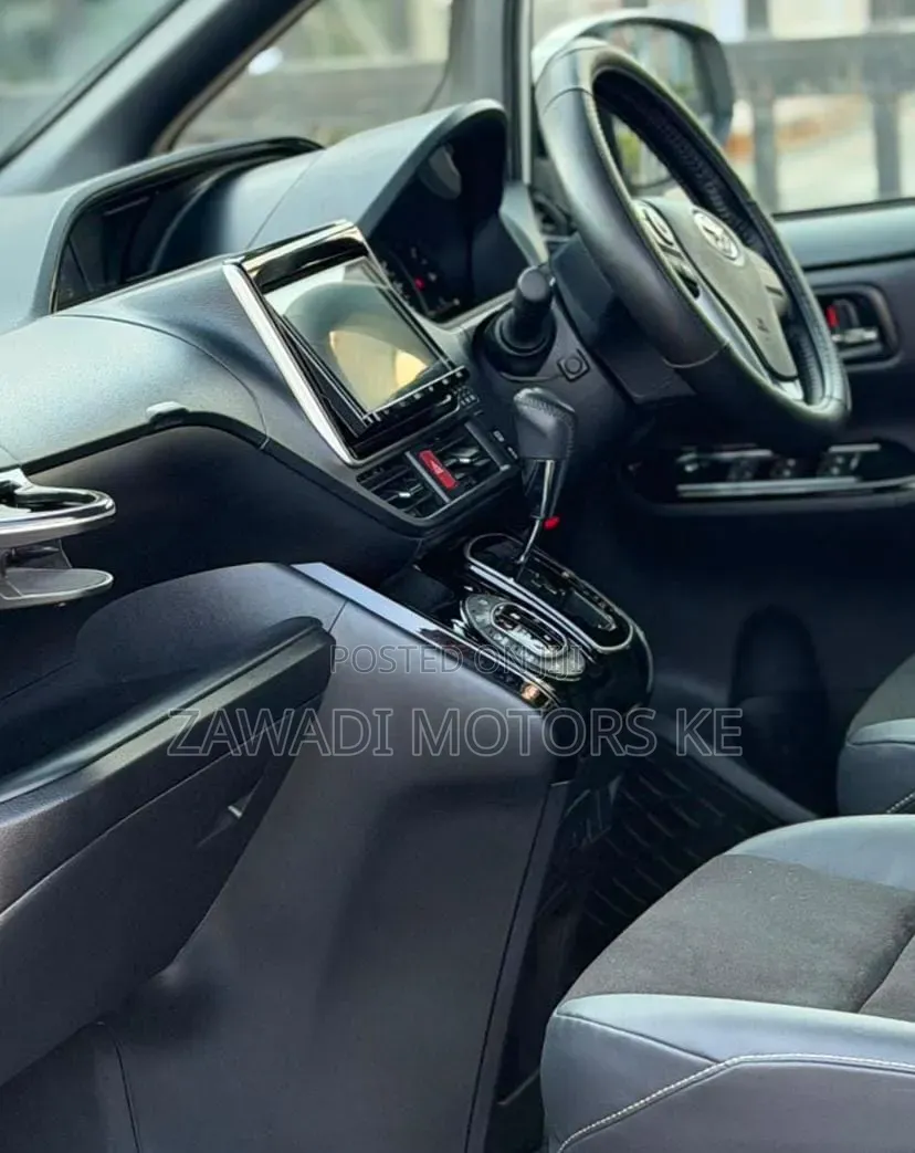 Toyota Noah 2019 White