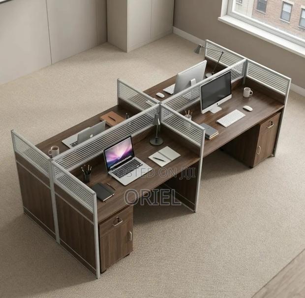 Office Workstation : Spacious Modular 4-Seater Workstation