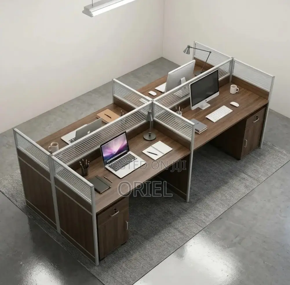 Office Workstation : Spacious Modular 4-Seater Workstation