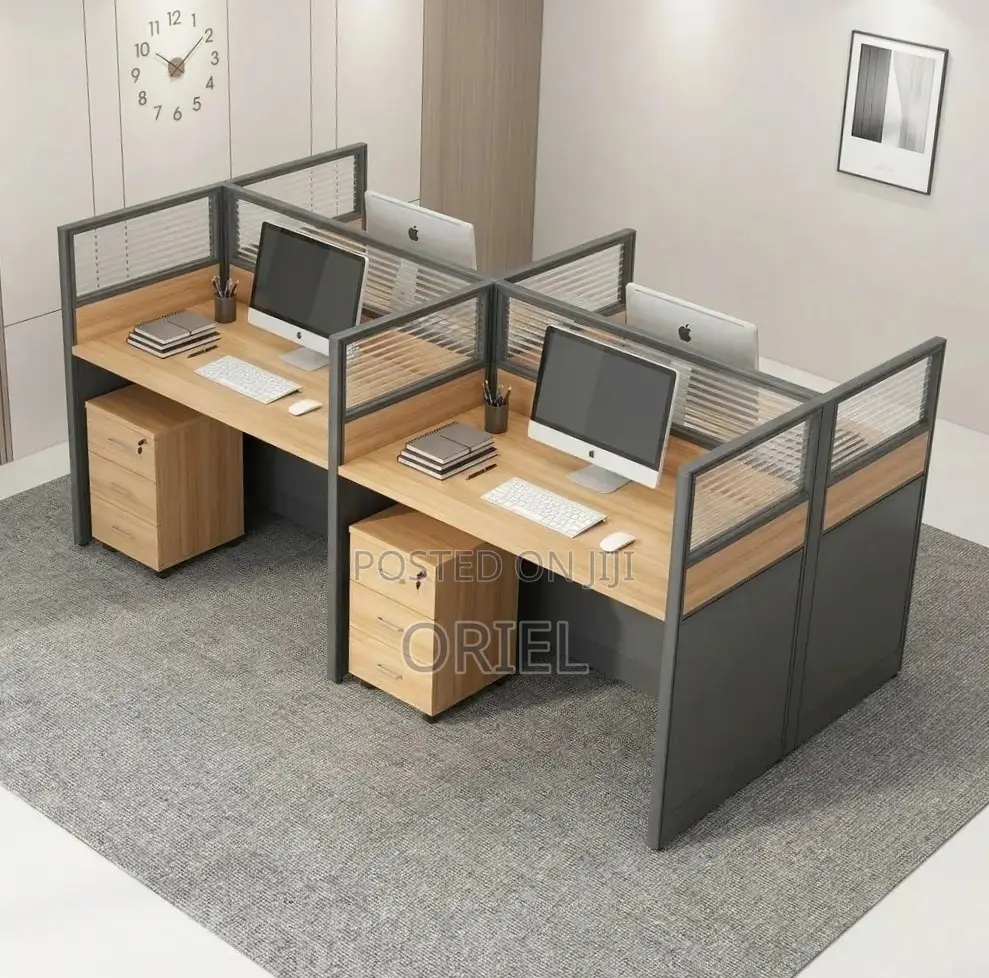 Office Workstation : Spacious Modular 4-Seater Workstation