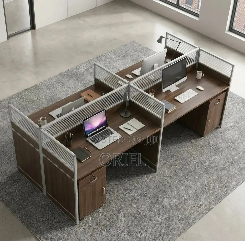 Office Workstation : Spacious Modular 4-Seater Workstation