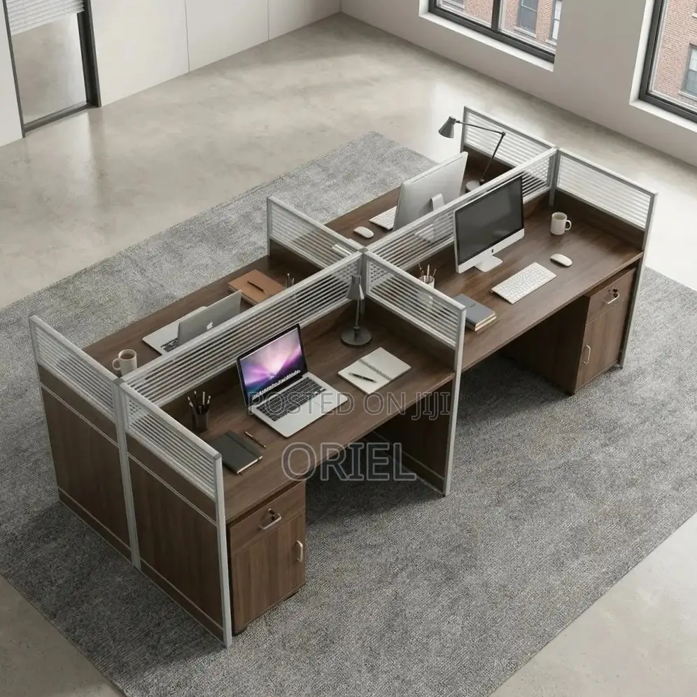 Office Workstation : Spacious Modular 4-Seater Workstation
