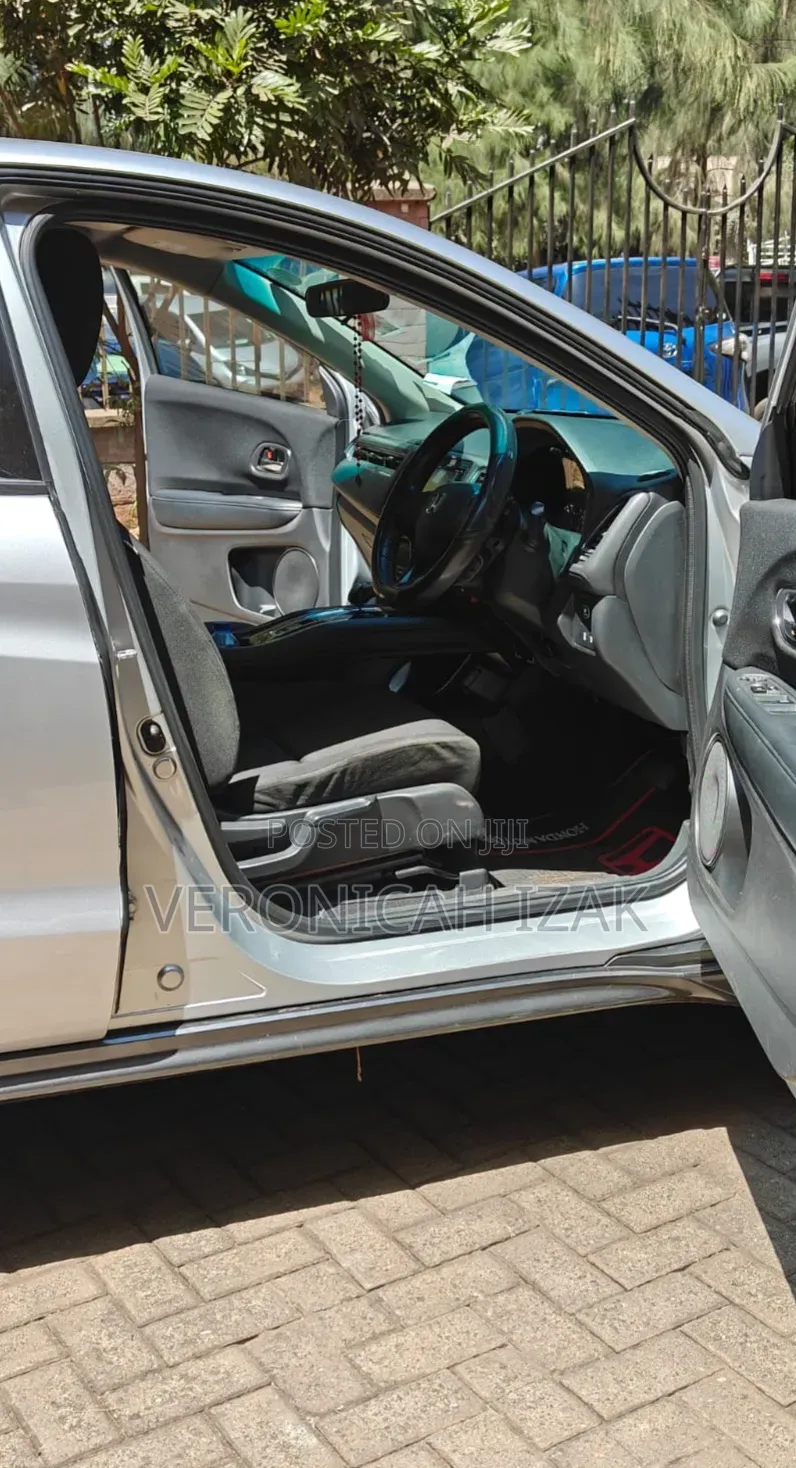 Honda Vezel 2016 Silver