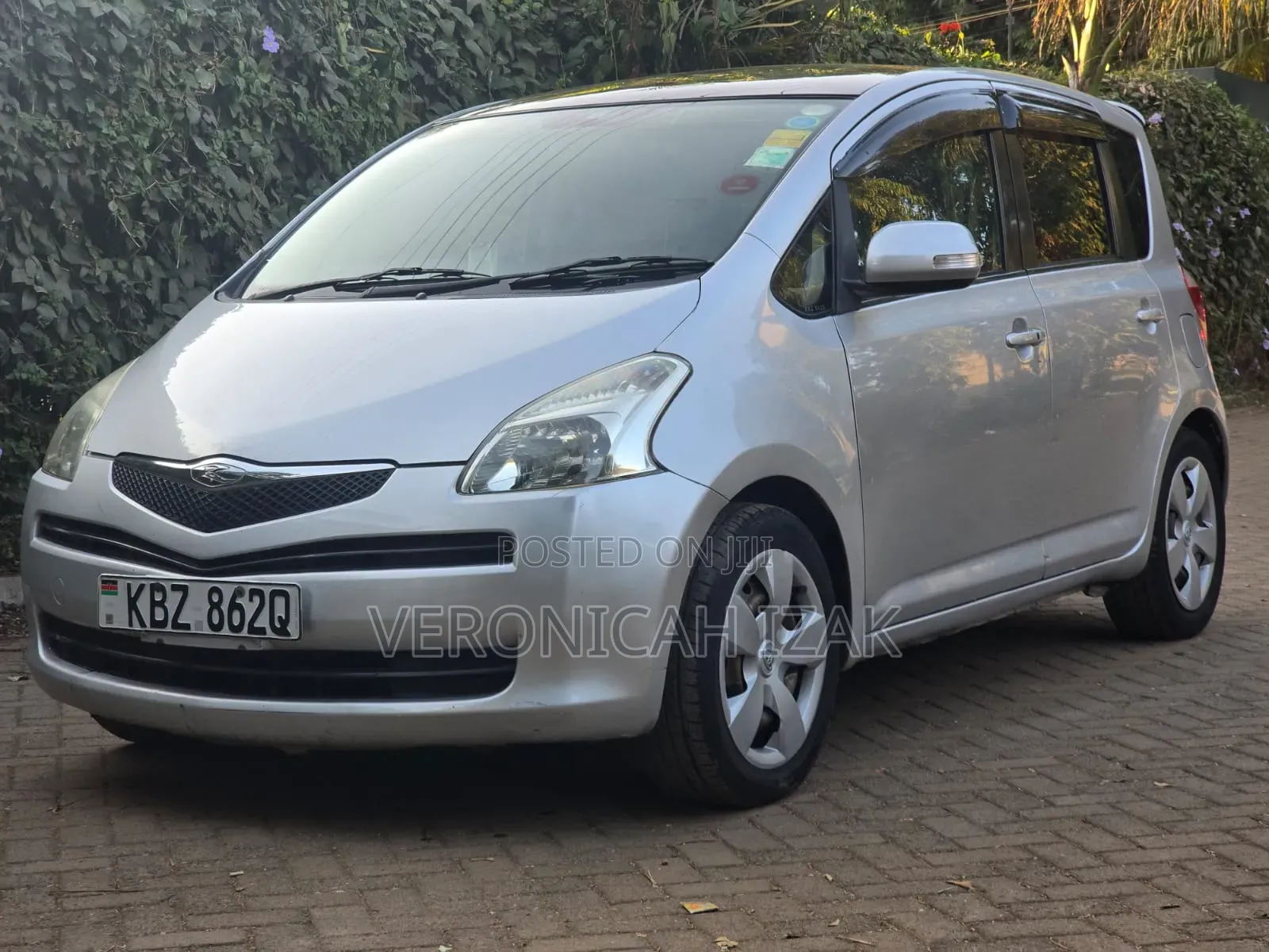 Toyota Ractis 2008 Silver