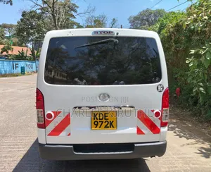 Toyota HiAce 2016