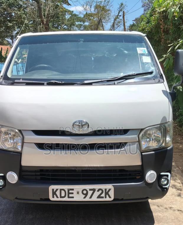 Toyota HiAce 2016 White