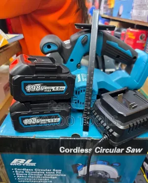 Rechargeable Makita Cordless Circular Saw