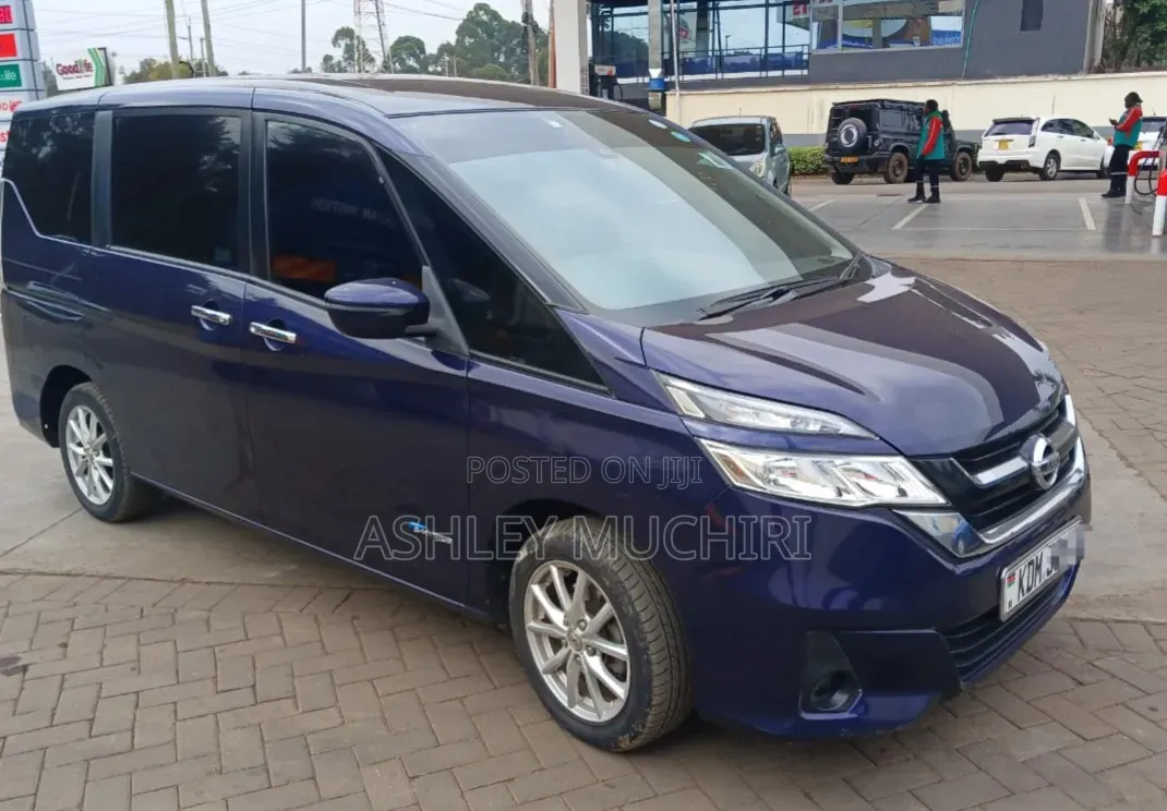 Nissan Serena 2017 Blue
