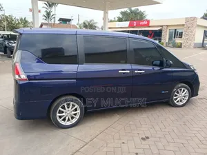 Nissan Serena 2017 Blue