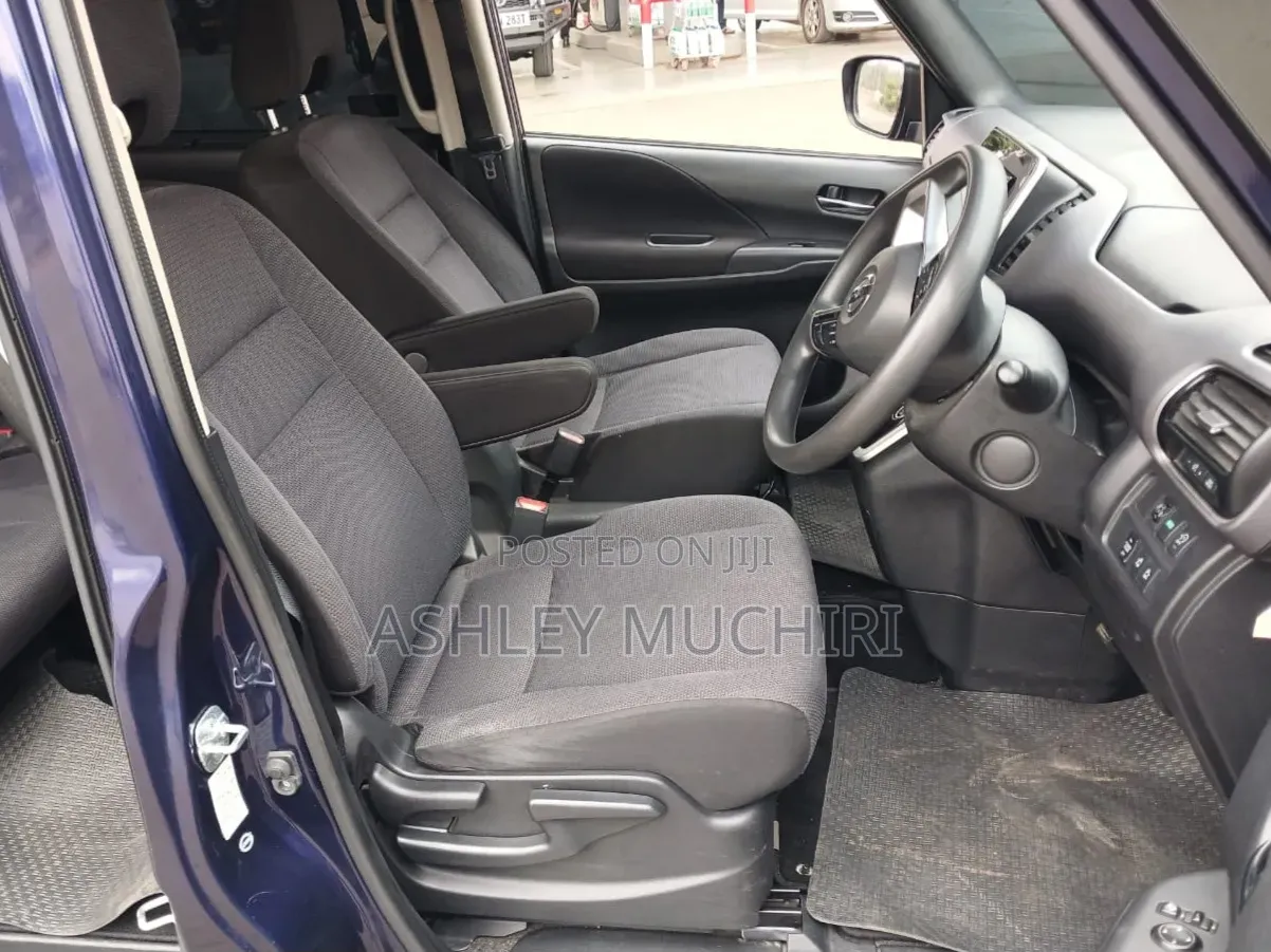 Nissan Serena 2017 Blue