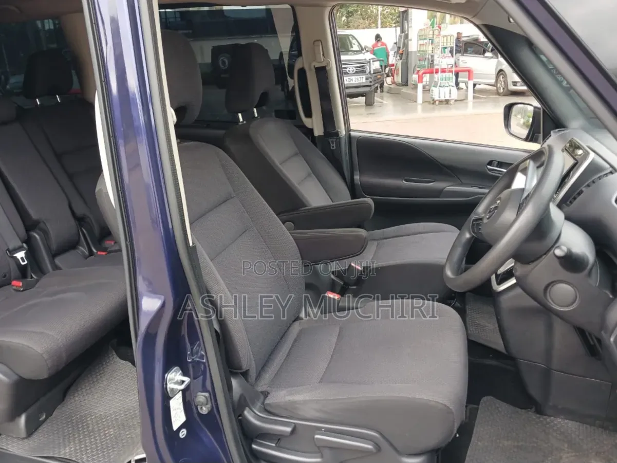 Nissan Serena 2017 Blue