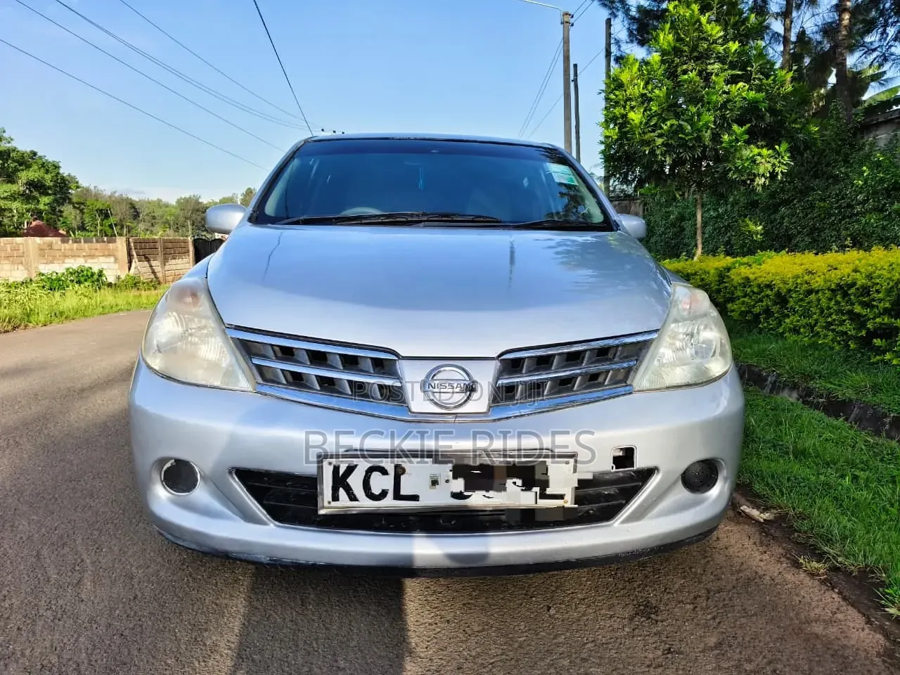 Nissan Tiida 2010 Silver