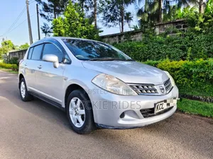 Nissan Tiida 2010 Silver