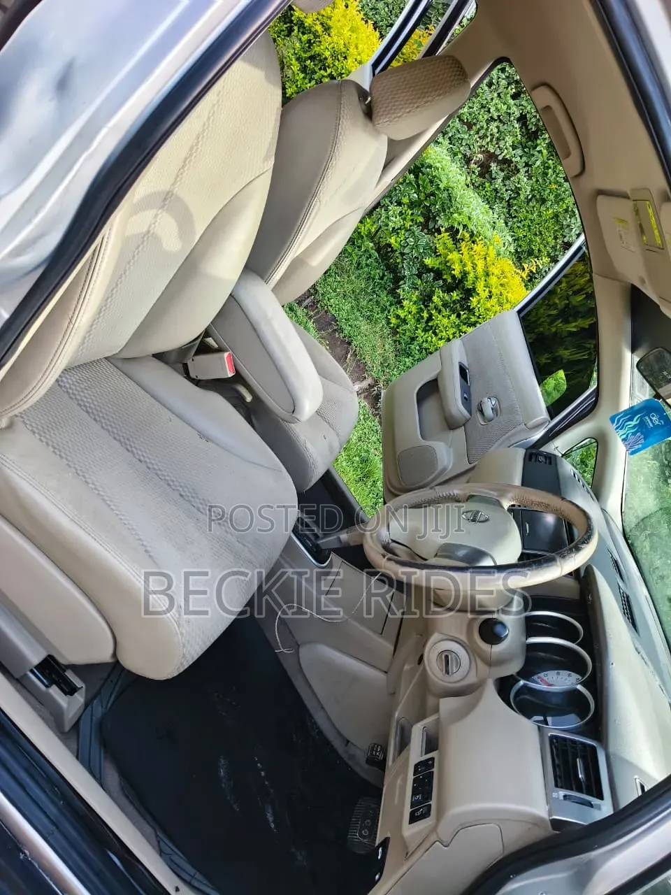 Nissan Tiida 2010 Silver