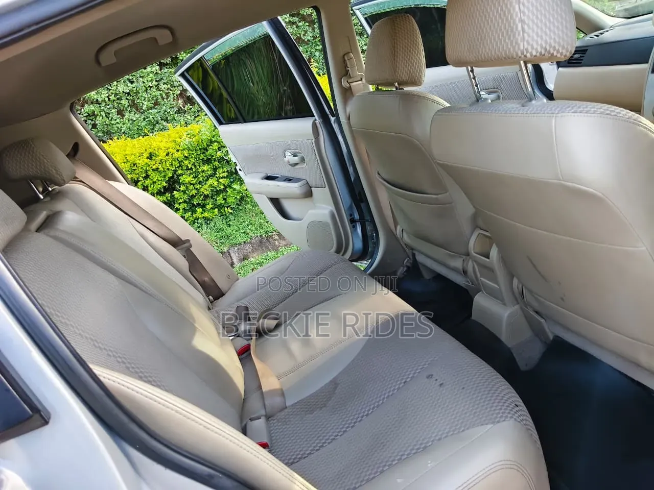 Nissan Tiida 2010 Silver