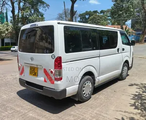Toyota HiAce 2014 White