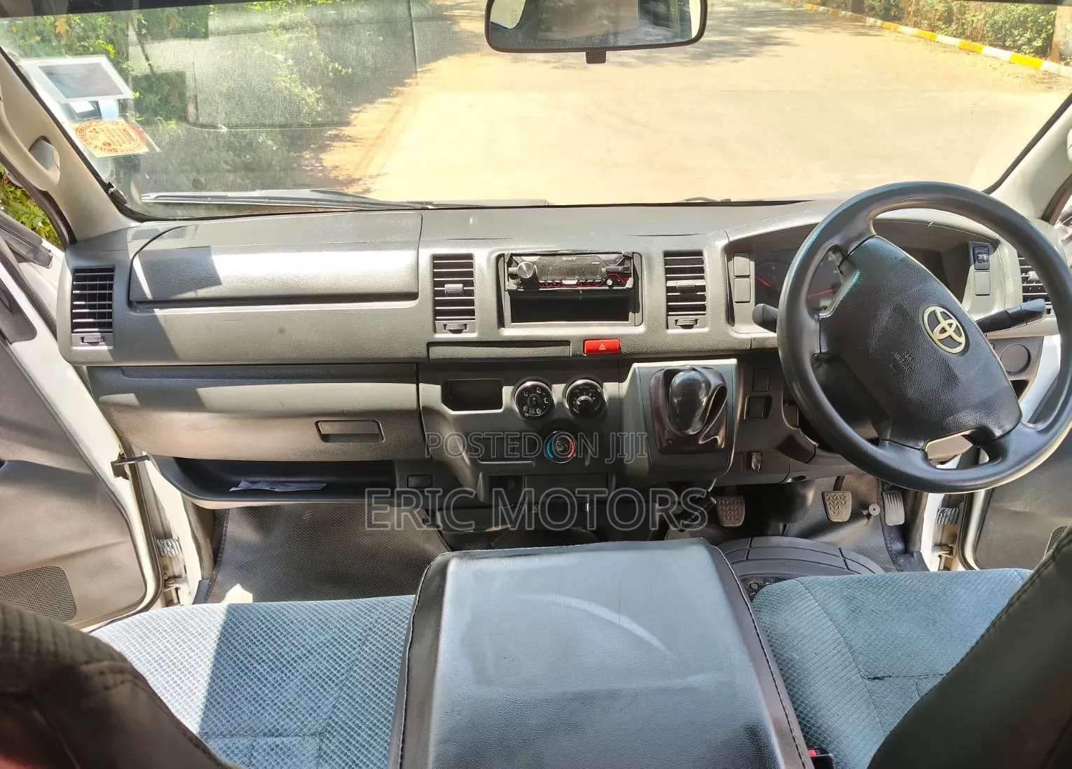 Toyota HiAce 2014 White
