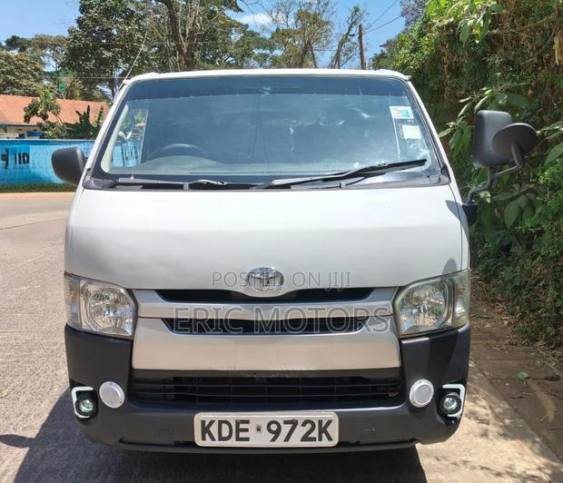 Toyota HiAce 2014 White