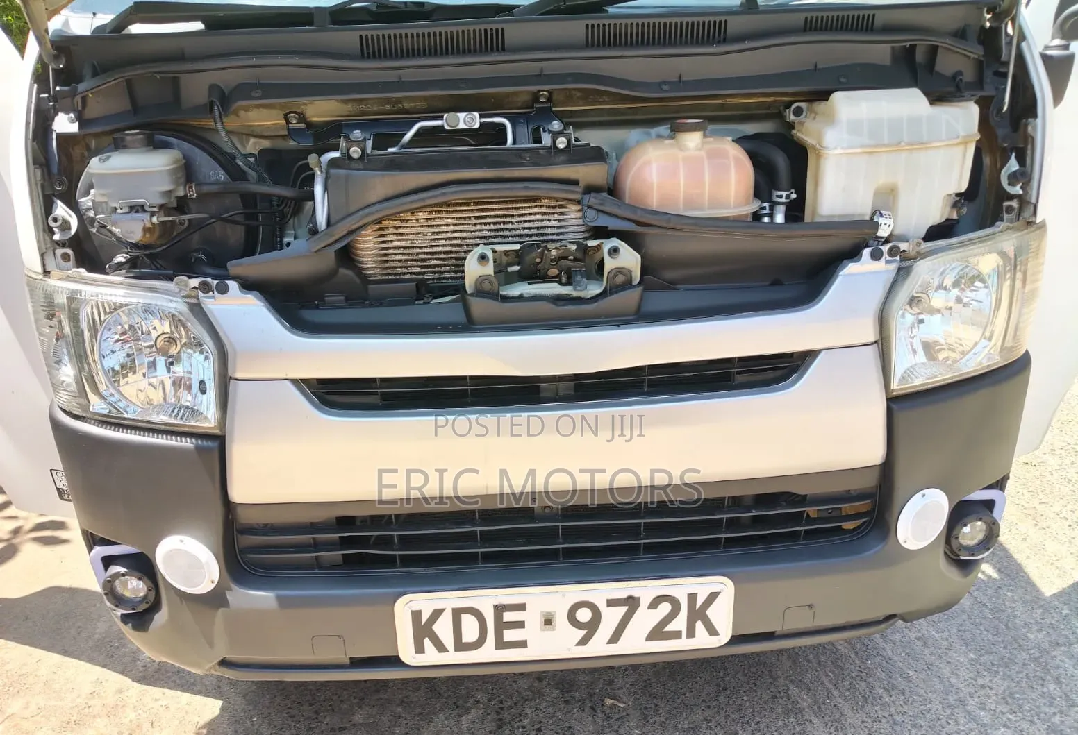 Toyota HiAce 2014 White