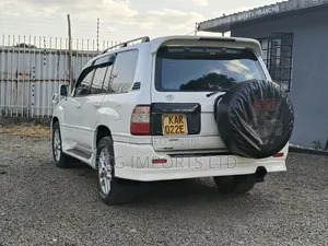 Toyota Land Cruiser 1991 White