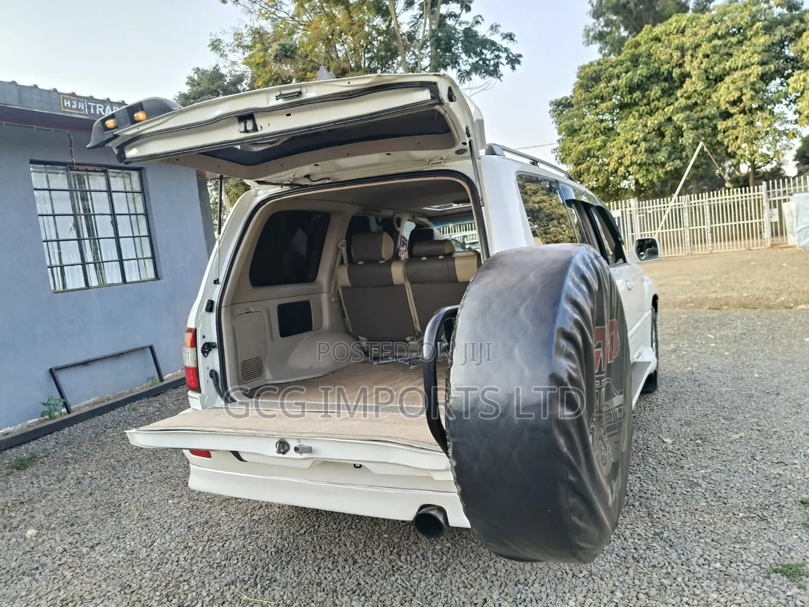 Toyota Land Cruiser 1991 White