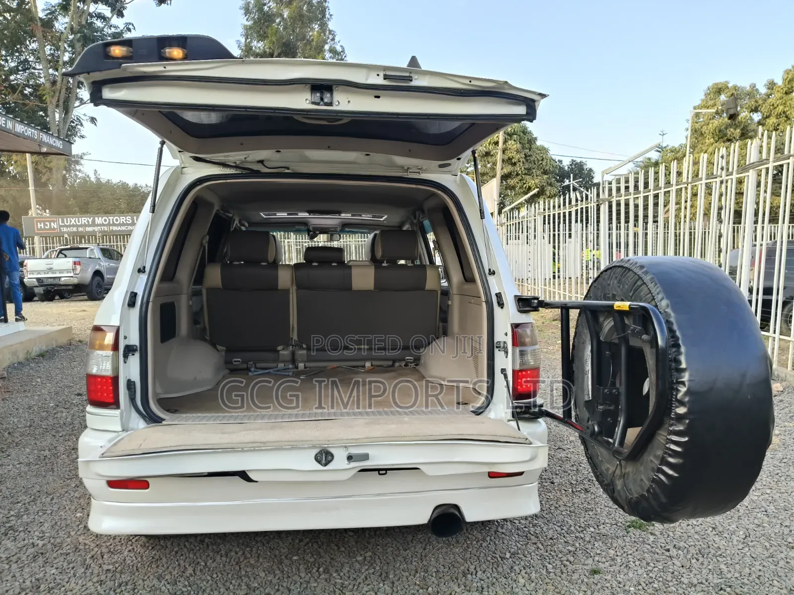 Toyota Land Cruiser 1991 White