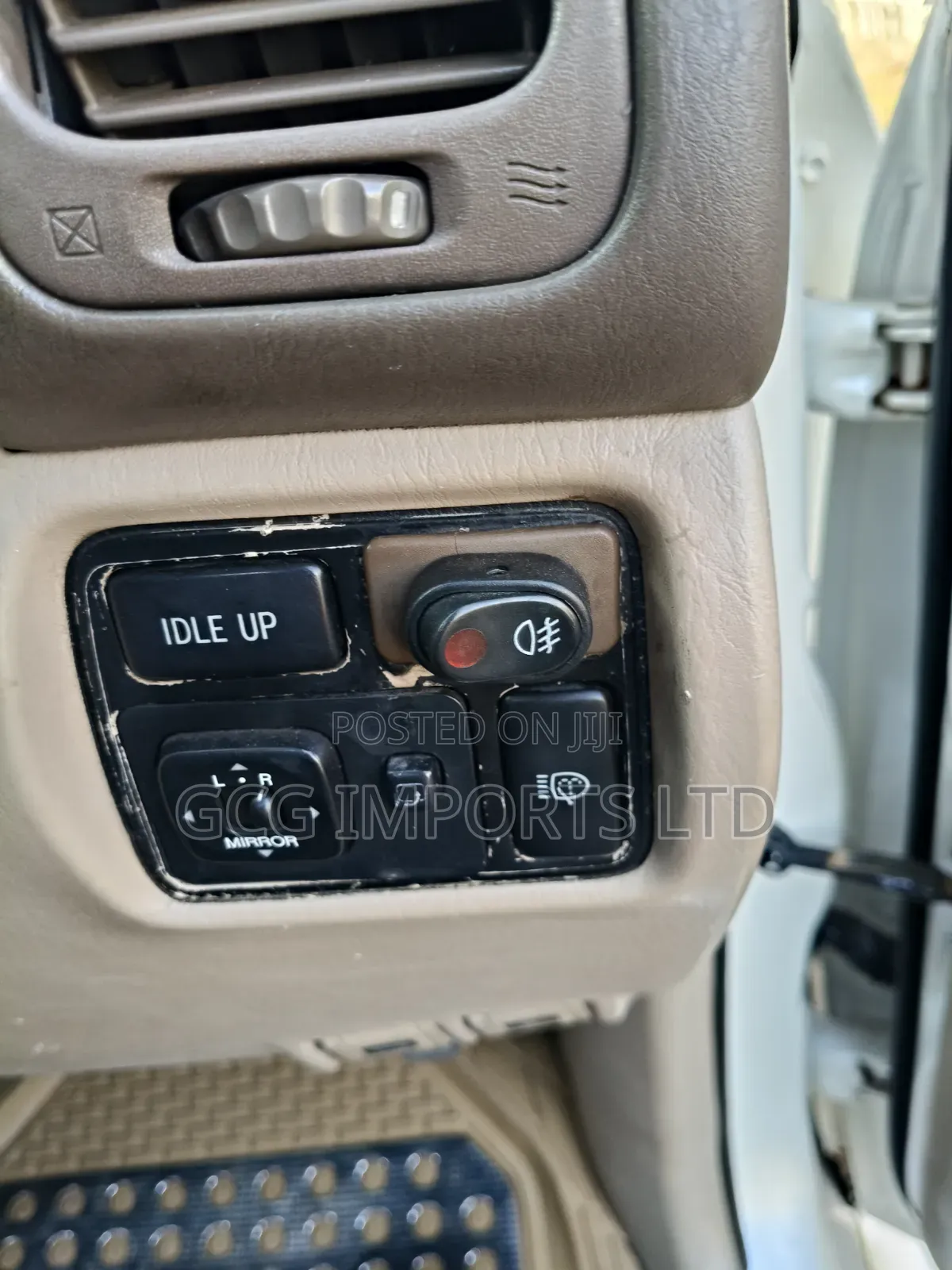 Toyota Land Cruiser 1991 White