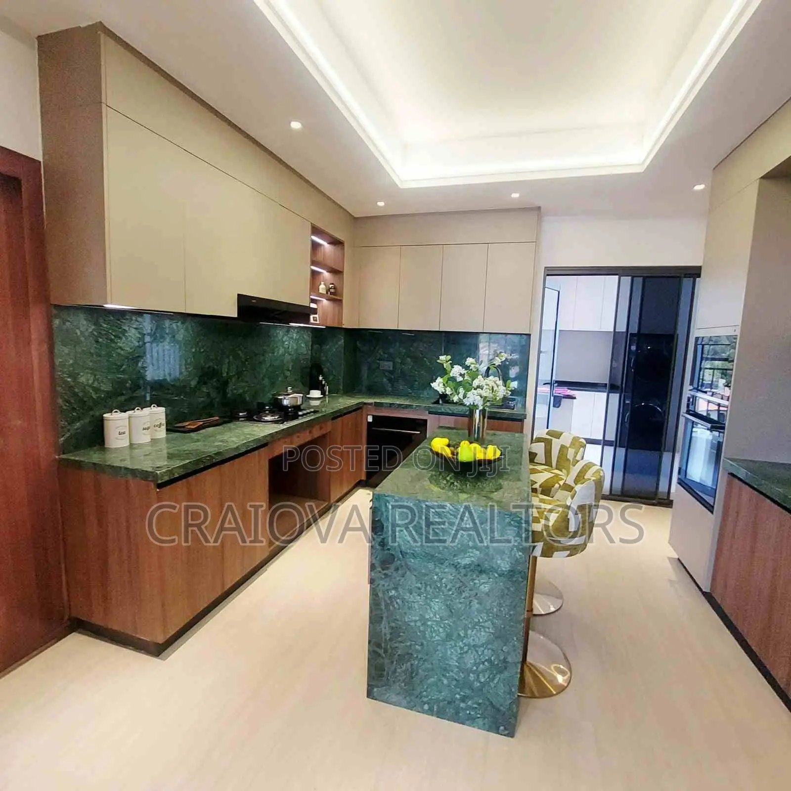5bdrm Apartment in Spring Valley for sale