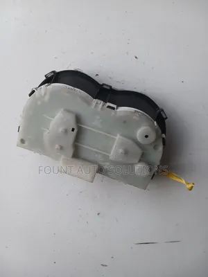 Dashboard Clock ToyotaIst 2004