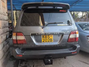 Toyota Land Cruiser 2006 Gray