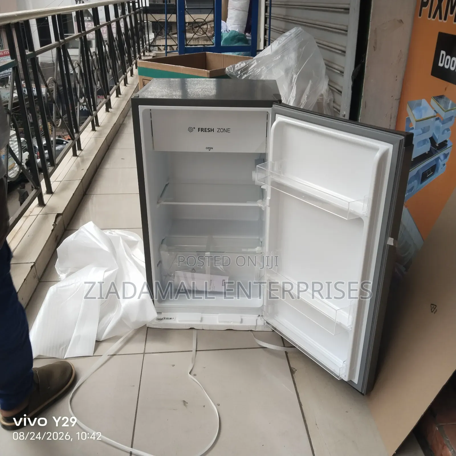 Hisense 90L Mini Fridge – Perfect for Home & Office